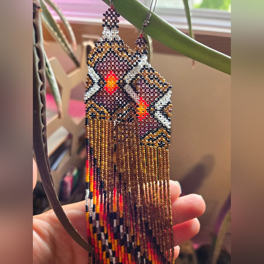 Four Visions Yawanawa Espiritu De Fuego seed beaded earrings - Picture 5 of 11